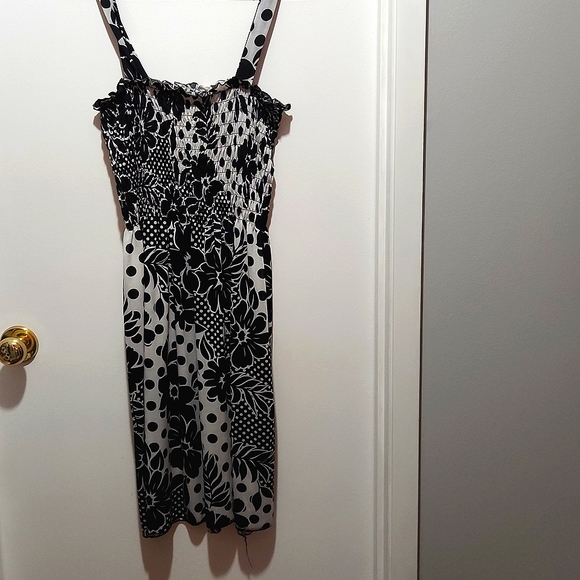 Summer dress - Picture 2 of 4